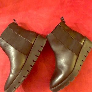 Black leather booties by Aldo 🙌🌶🔥